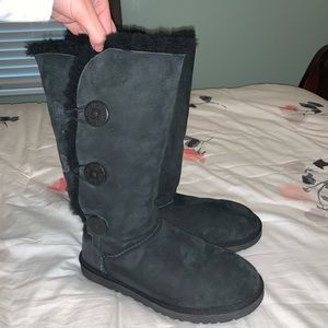 Black button bailey uggs